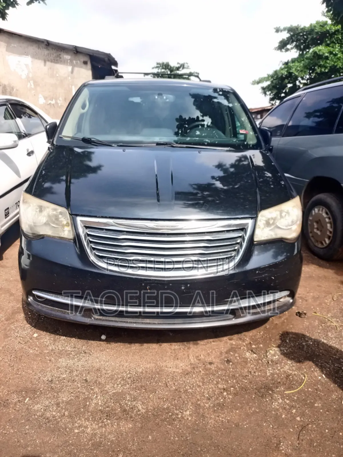 Chrysler Town & Country 2012 Black