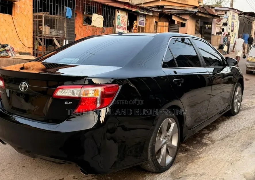 Toyota Camry SE 4dr Sedan w/Prod. End 11/13 (3.5L 6cyl 6A) 2014 Black