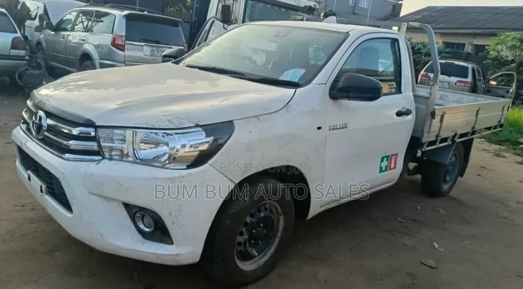 Toyota Hilux Revo Double Cab Petrol 2.7 AWD 2022 White