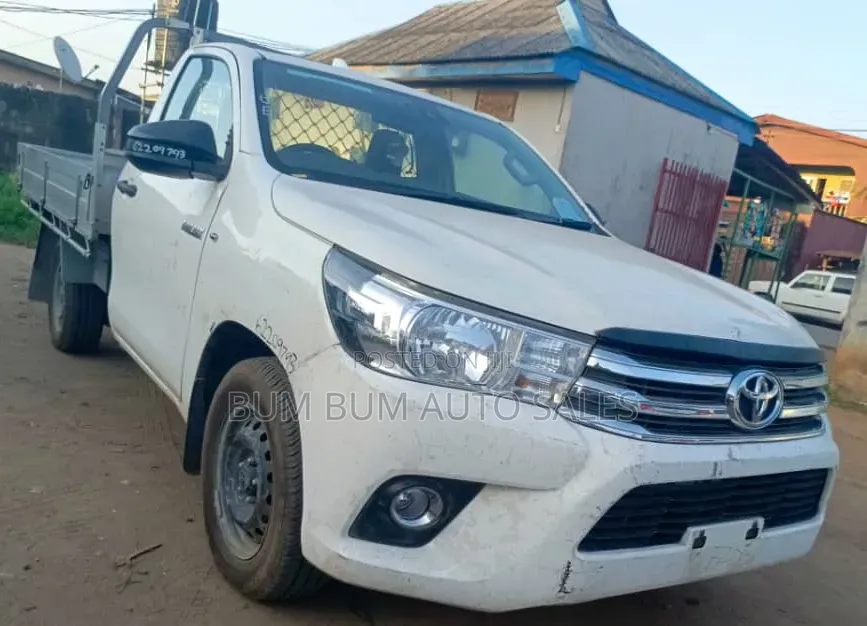 Toyota Hilux Revo Double Cab Petrol 2.7 AWD 2022 White