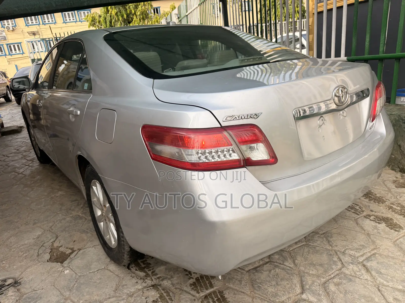 Toyota Camry LE 4dr Sedan (2.5L 4cyl 6AM) 2010 Silver