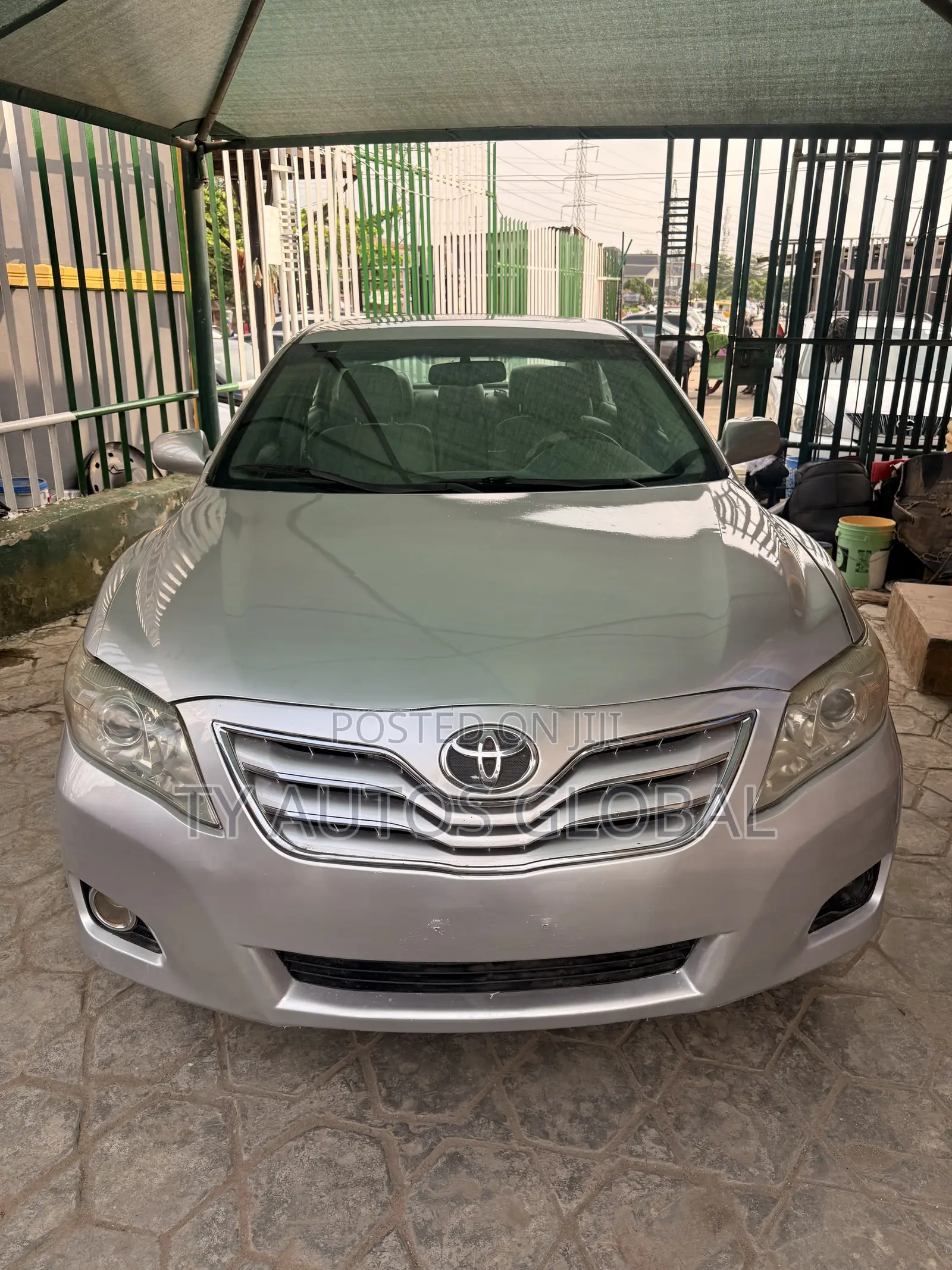 Toyota Camry LE 4dr Sedan (2.5L 4cyl 6AM) 2010 Silver