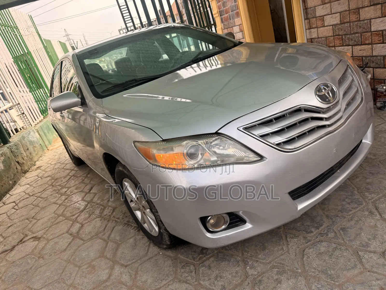 Toyota Camry LE 4dr Sedan (2.5L 4cyl 6AM) 2010 Silver