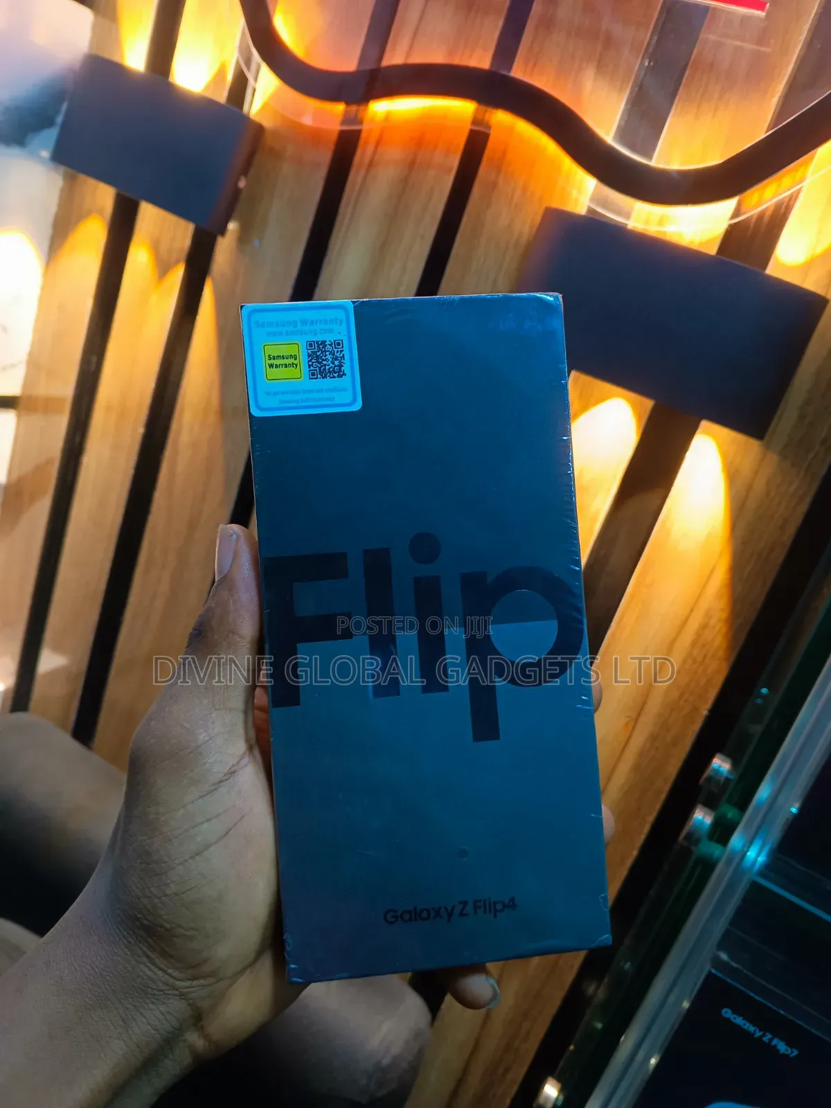New Samsung Galaxy Z Flip4 128 GB Purple