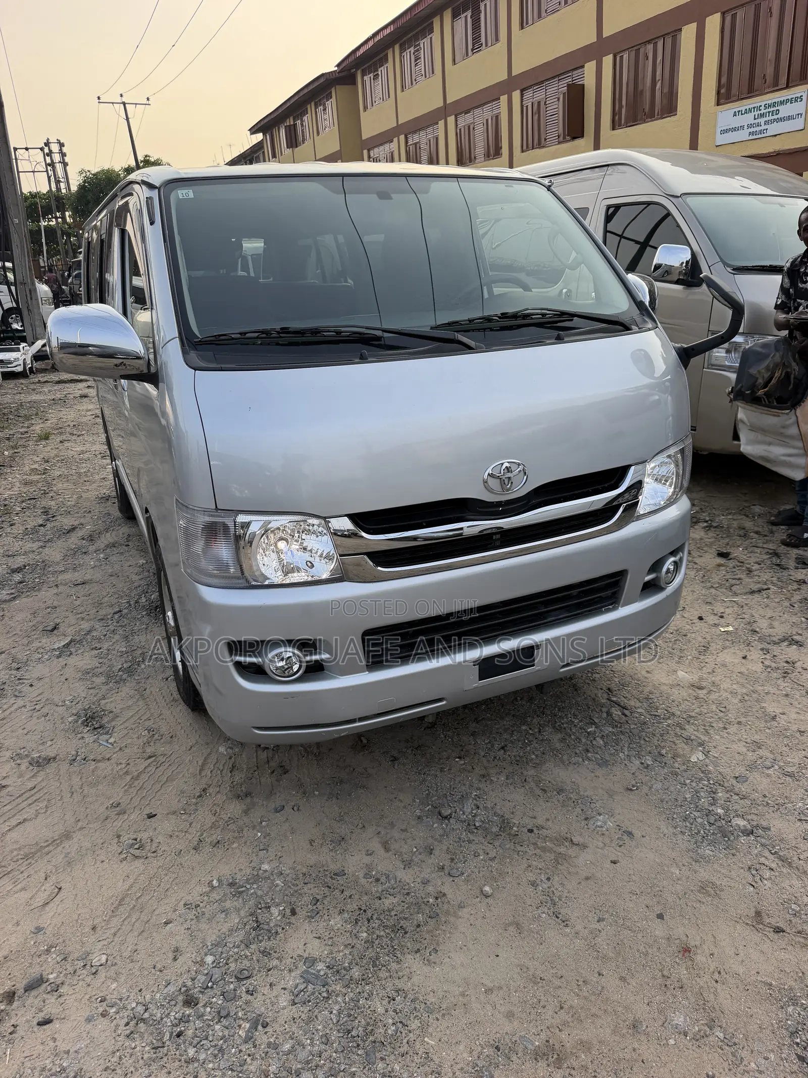 Toyota HiAce 2013 Silver