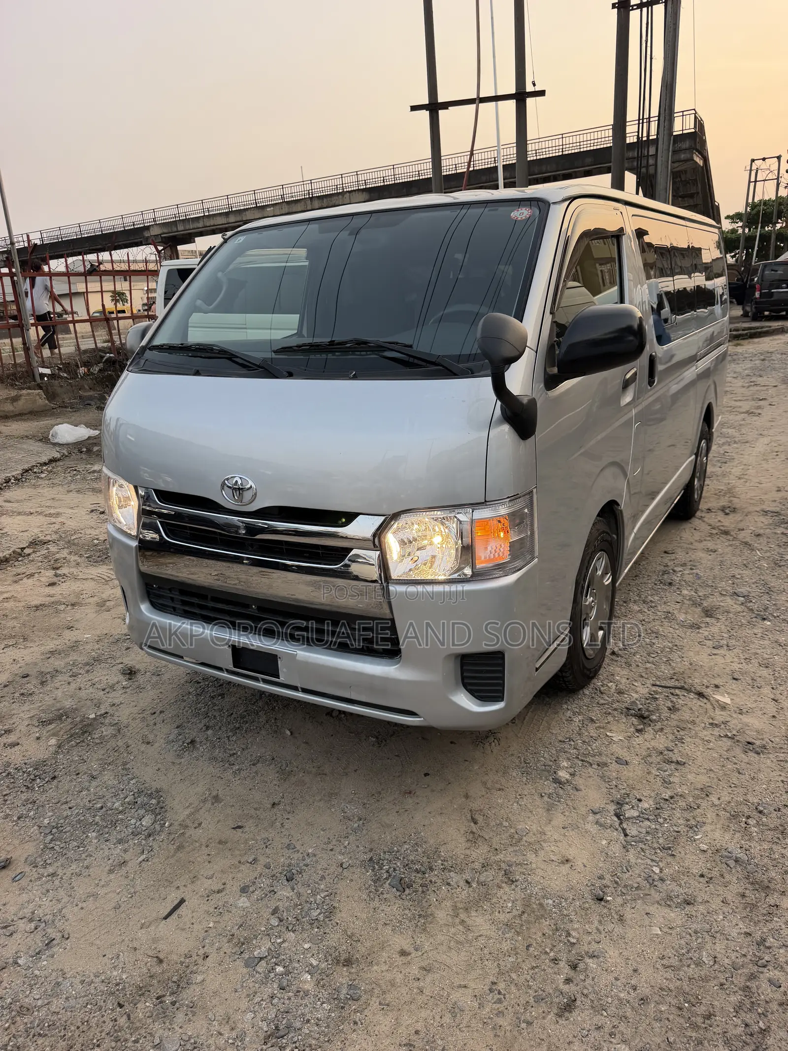 Toyota HiAce 2015 Silver