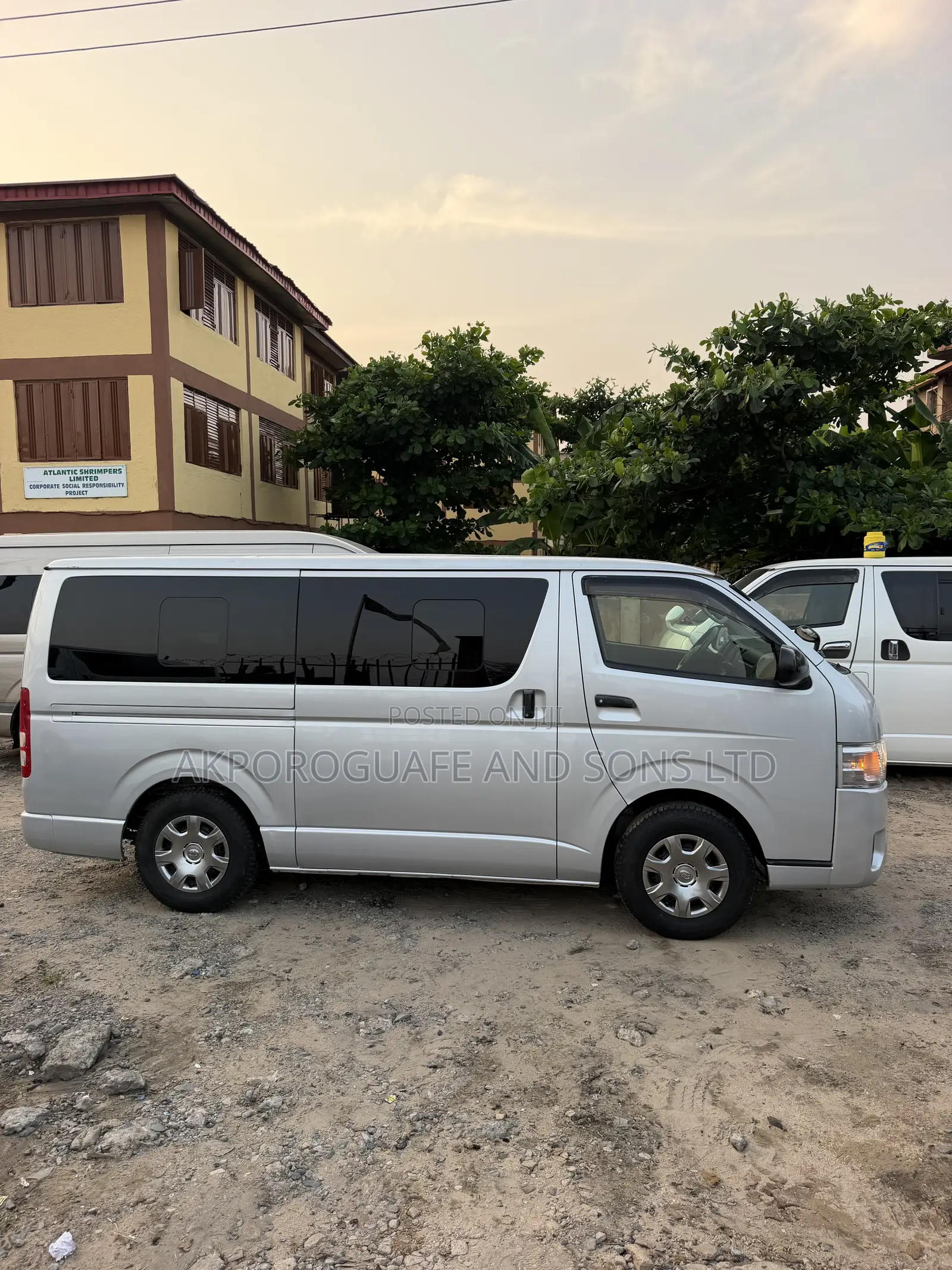 Toyota HiAce 2015 Silver