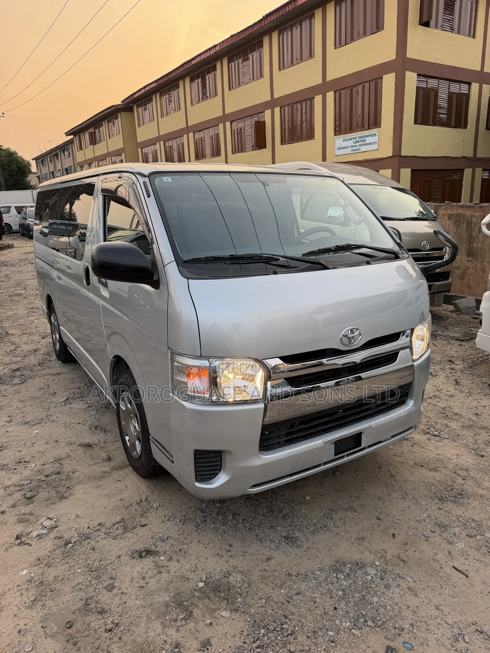 Toyota HiAce 2015 Silver