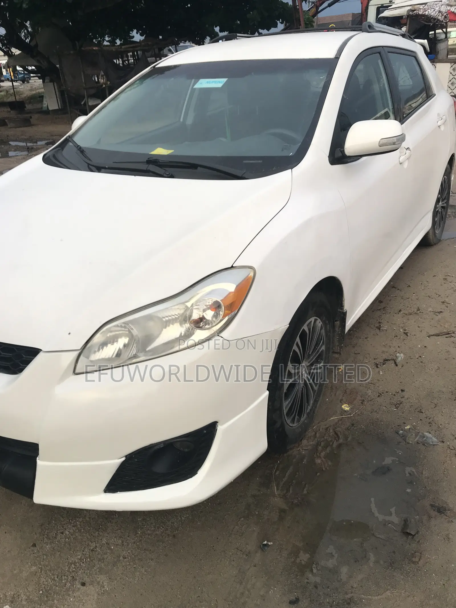 Toyota Matrix S Hatchback FWD (2.4L 4cyl 5A) 2010 White
