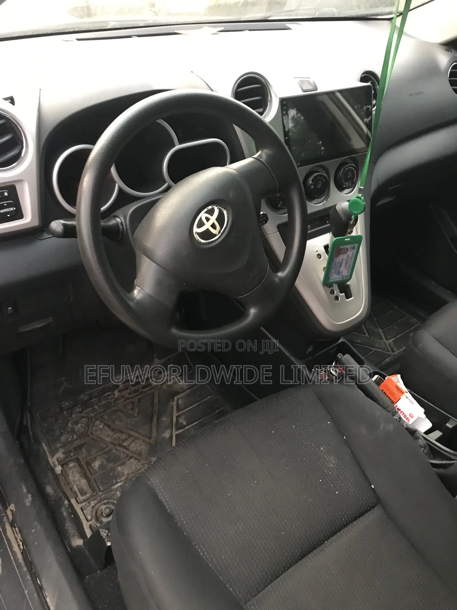 Toyota Matrix S Hatchback FWD (2.4L 4cyl 5A) 2010 White
