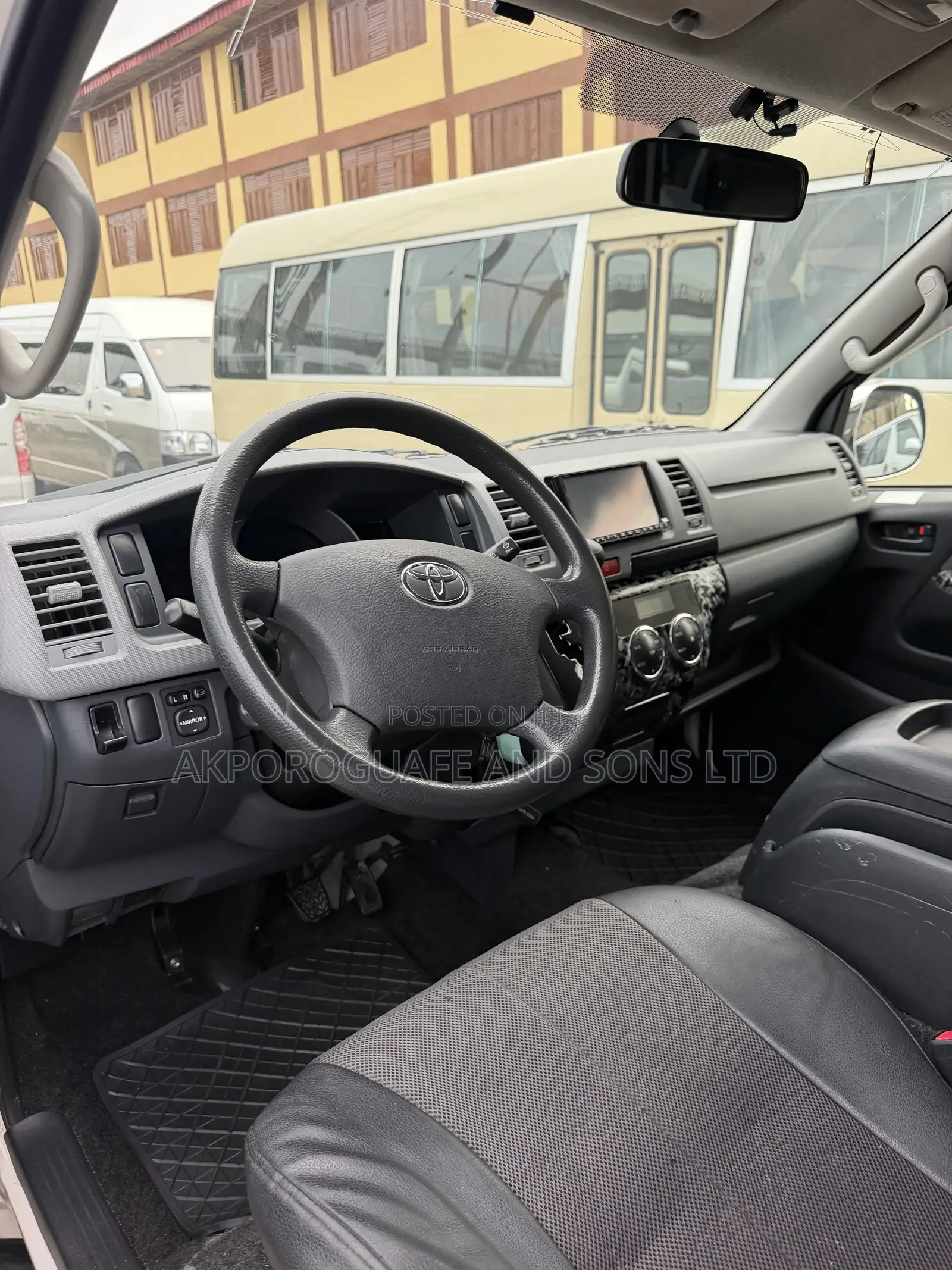 Toyota HiAce 2012 White