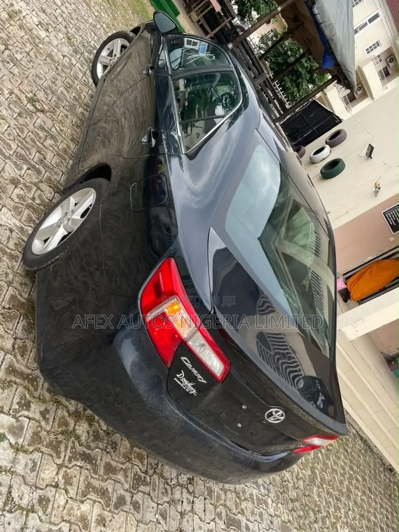Toyota Camry LE 4dr Sedan (2.5L 4cyl 6A) 2014 Blue