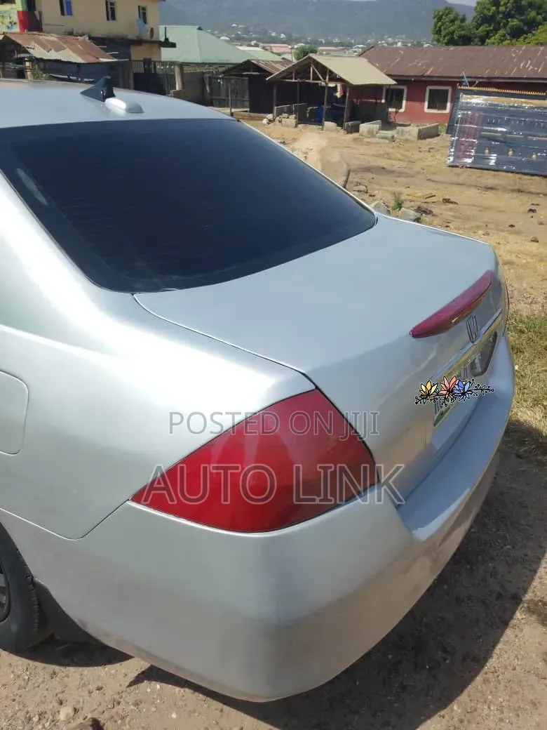 Honda Accord 2005 Silver