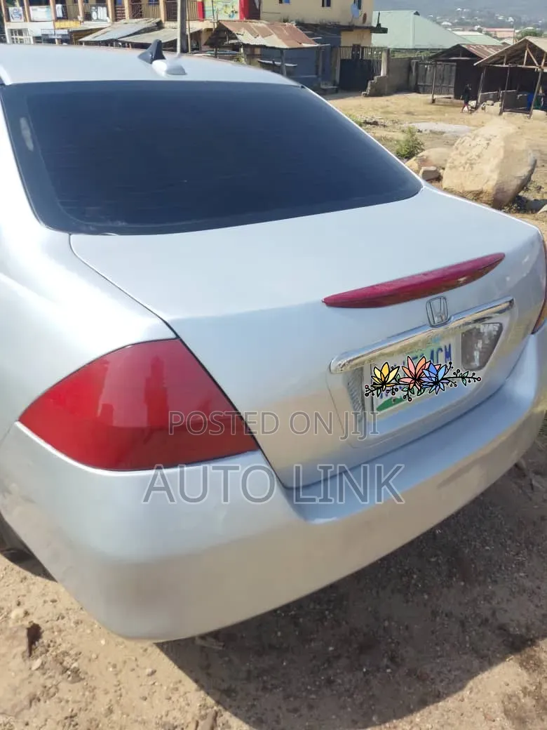 Honda Accord 2005 Silver