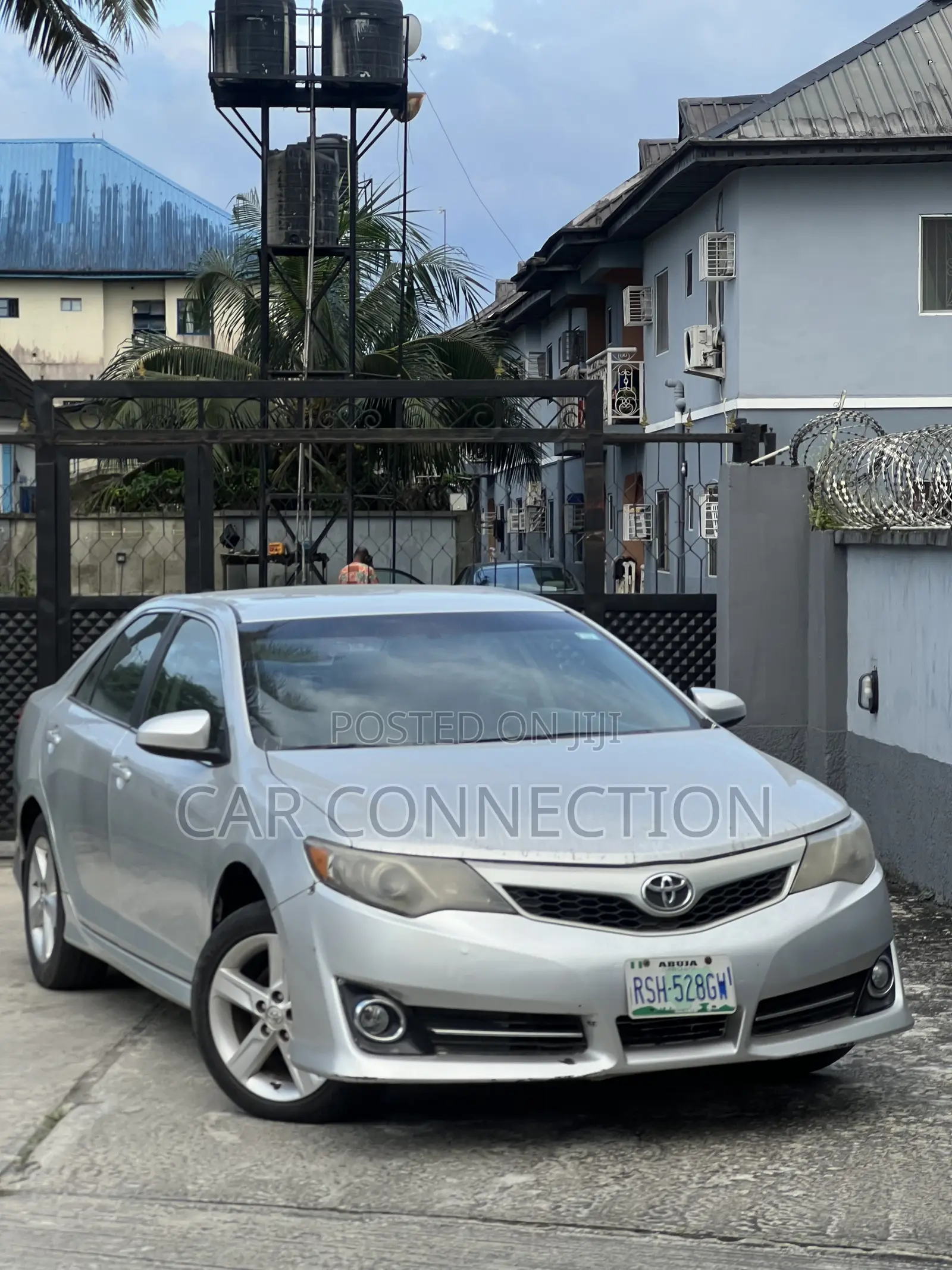 Toyota Camry SE 4dr Sedan (2.5L 4cyl 6A) 2013 Gray