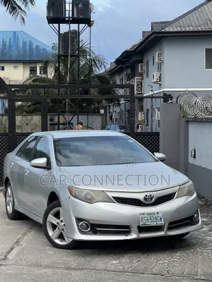Toyota Camry SE 4dr Sedan (2.5L 4cyl 6A) 2013 Gray