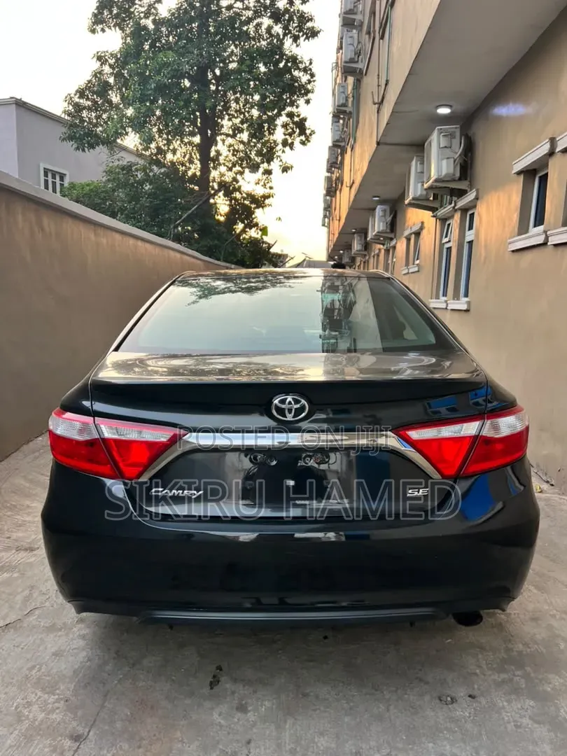 Toyota Camry SE w/Special Edition Pkg (2.5L 4cyl 6A) 2016