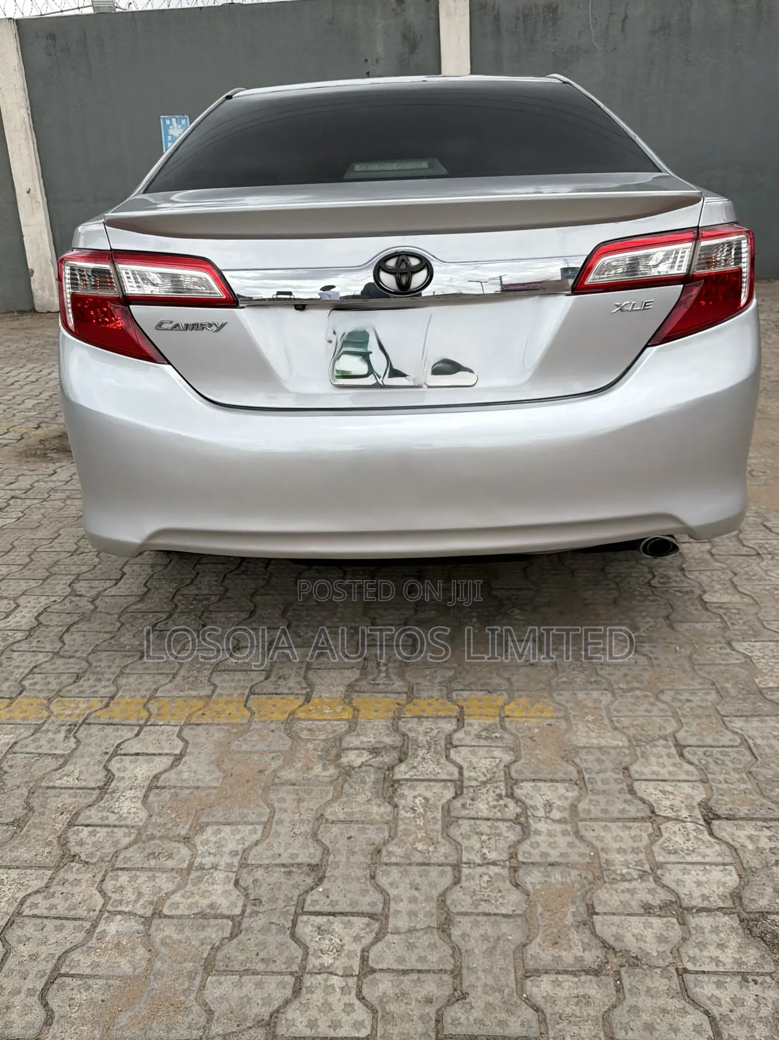 Toyota Camry XLE 4dr Sedan (2.5L 4cyl 6A) 2013 Silver