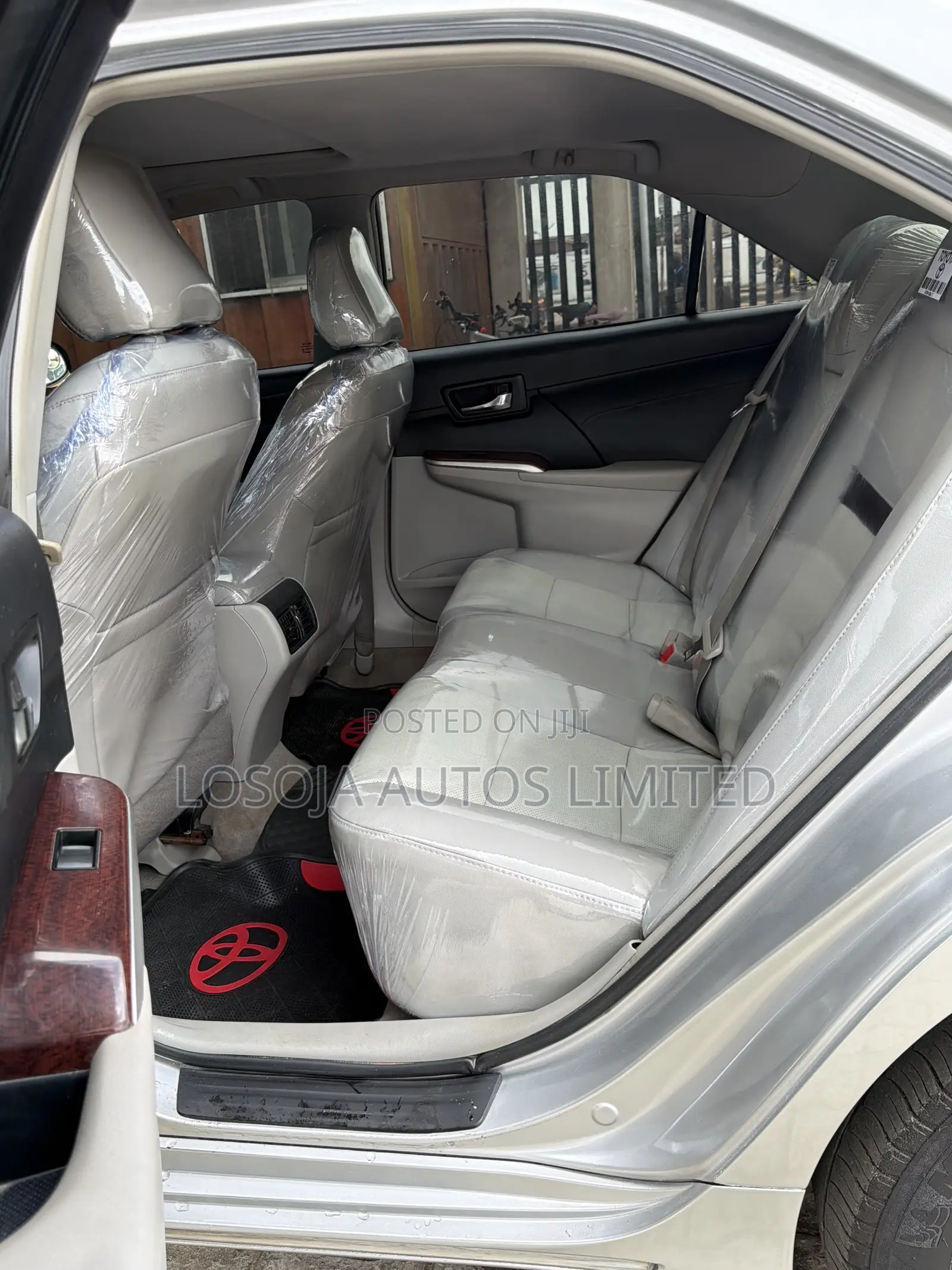 Toyota Camry XLE 4dr Sedan (2.5L 4cyl 6A) 2013 Silver