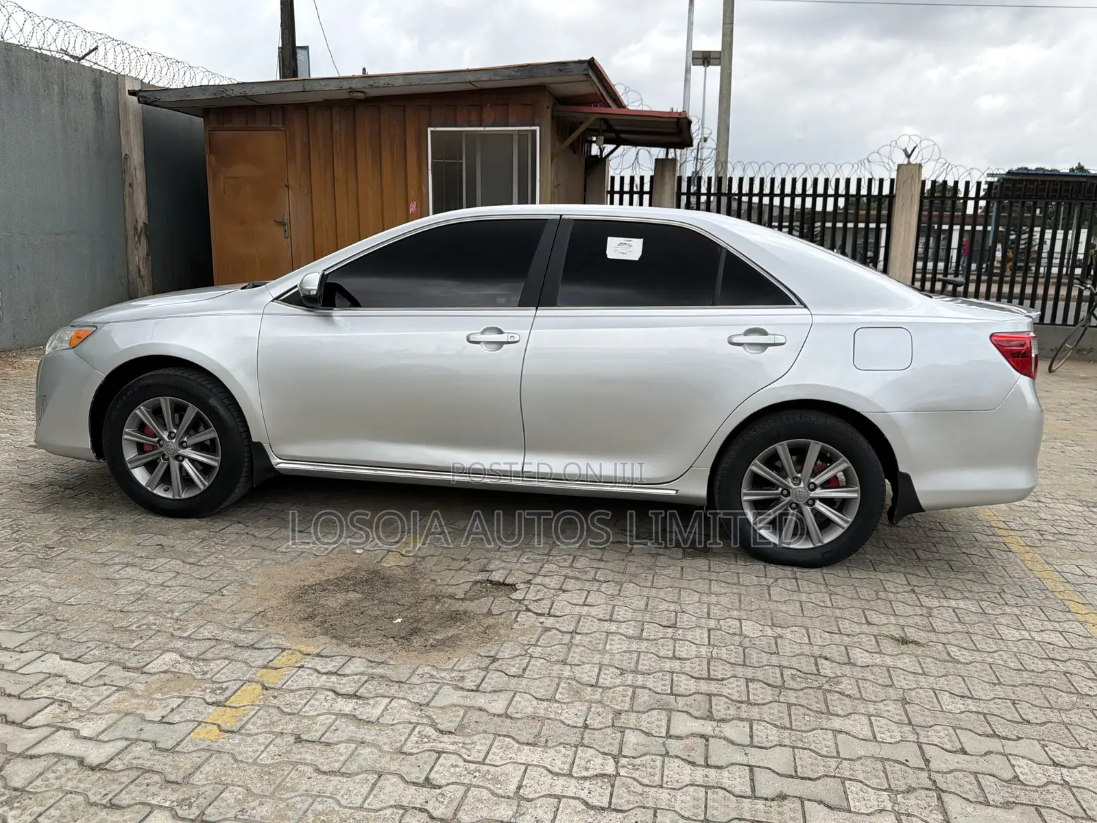 Toyota Camry XLE 4dr Sedan (2.5L 4cyl 6A) 2013 Silver