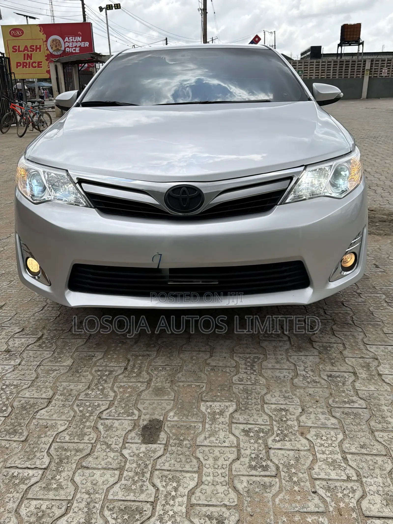 Toyota Camry XLE 4dr Sedan (2.5L 4cyl 6A) 2013 Silver
