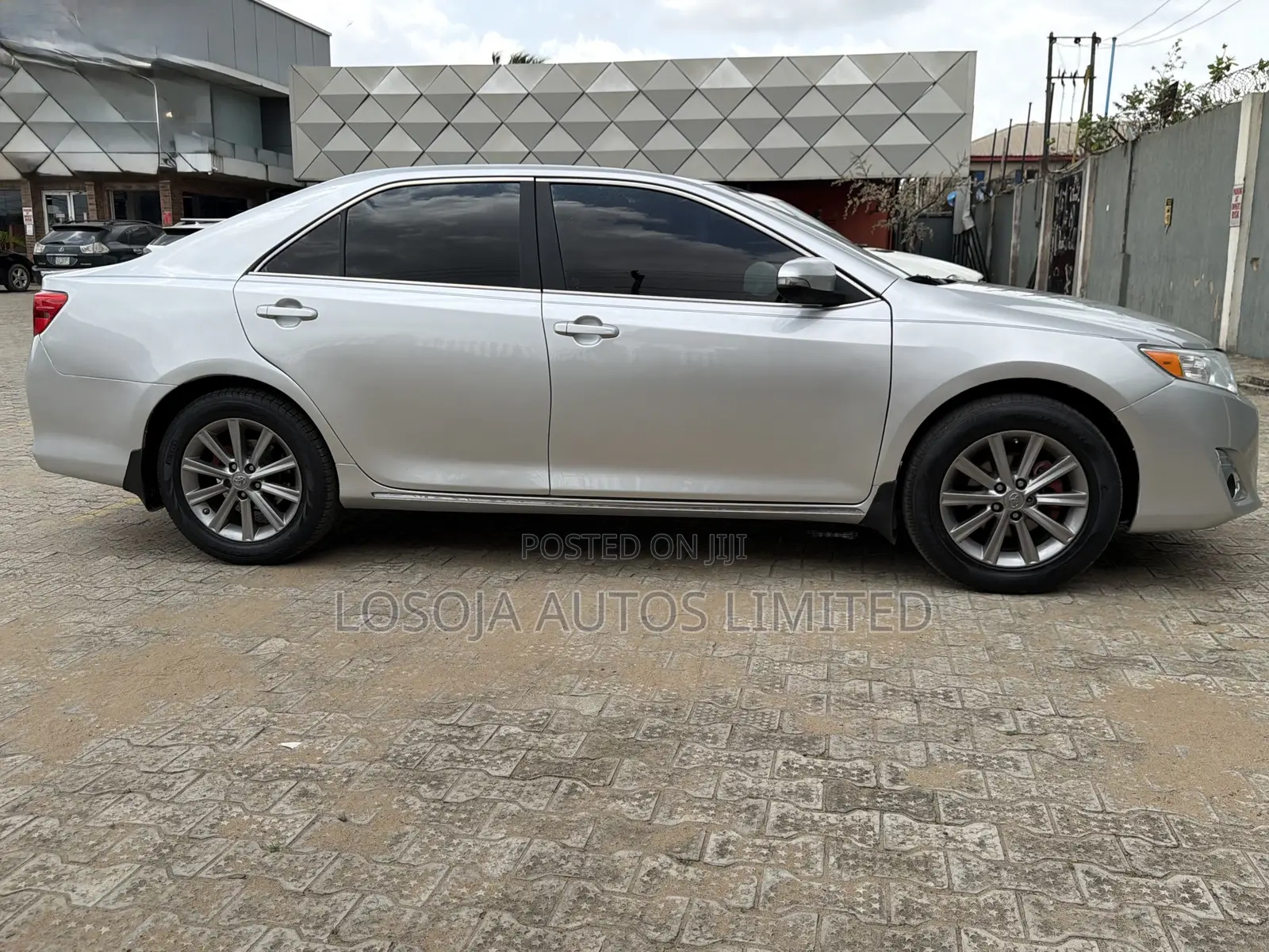 Toyota Camry XLE 4dr Sedan (2.5L 4cyl 6A) 2013 Silver