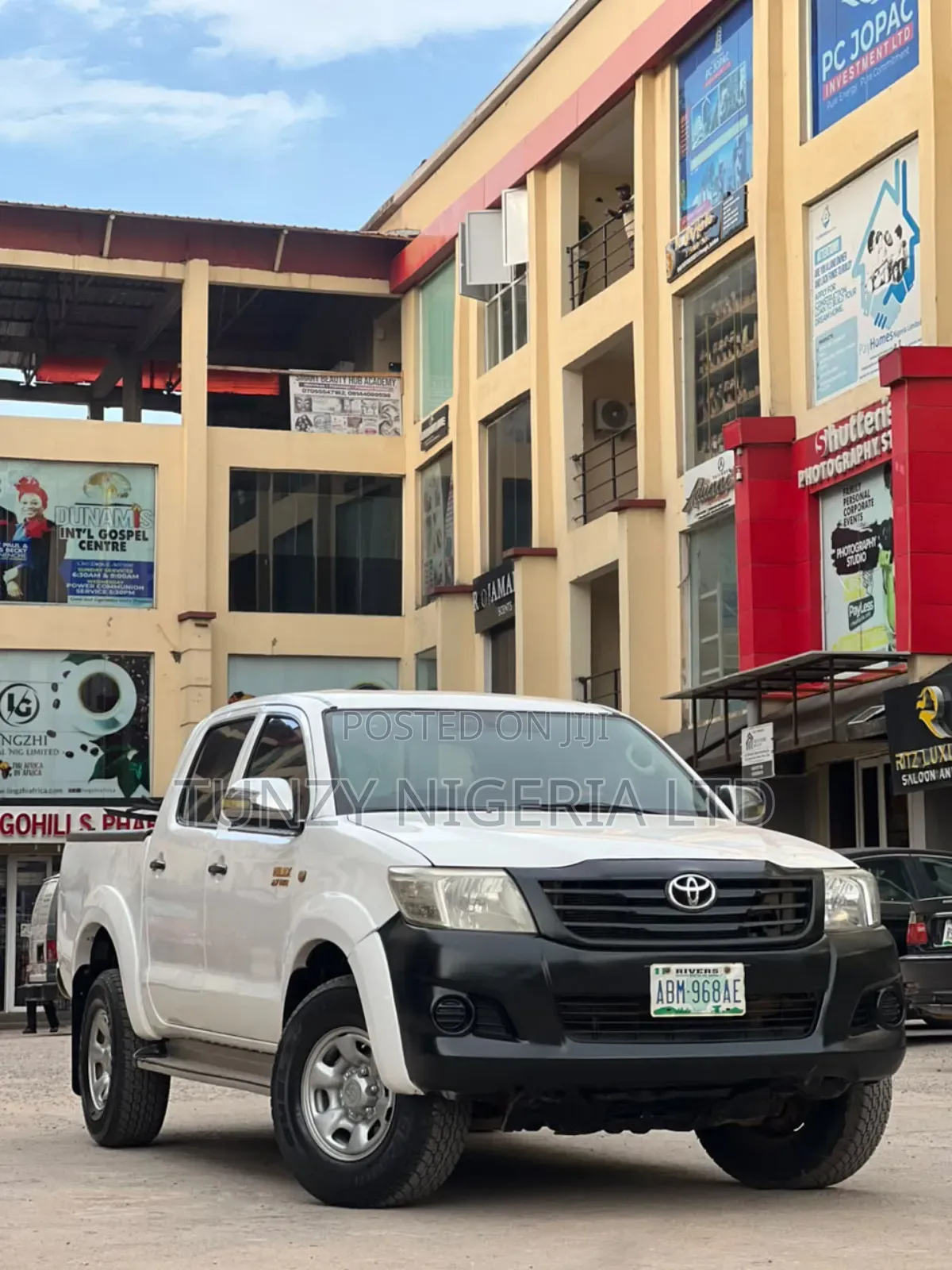 Toyota Hilux 2013 White