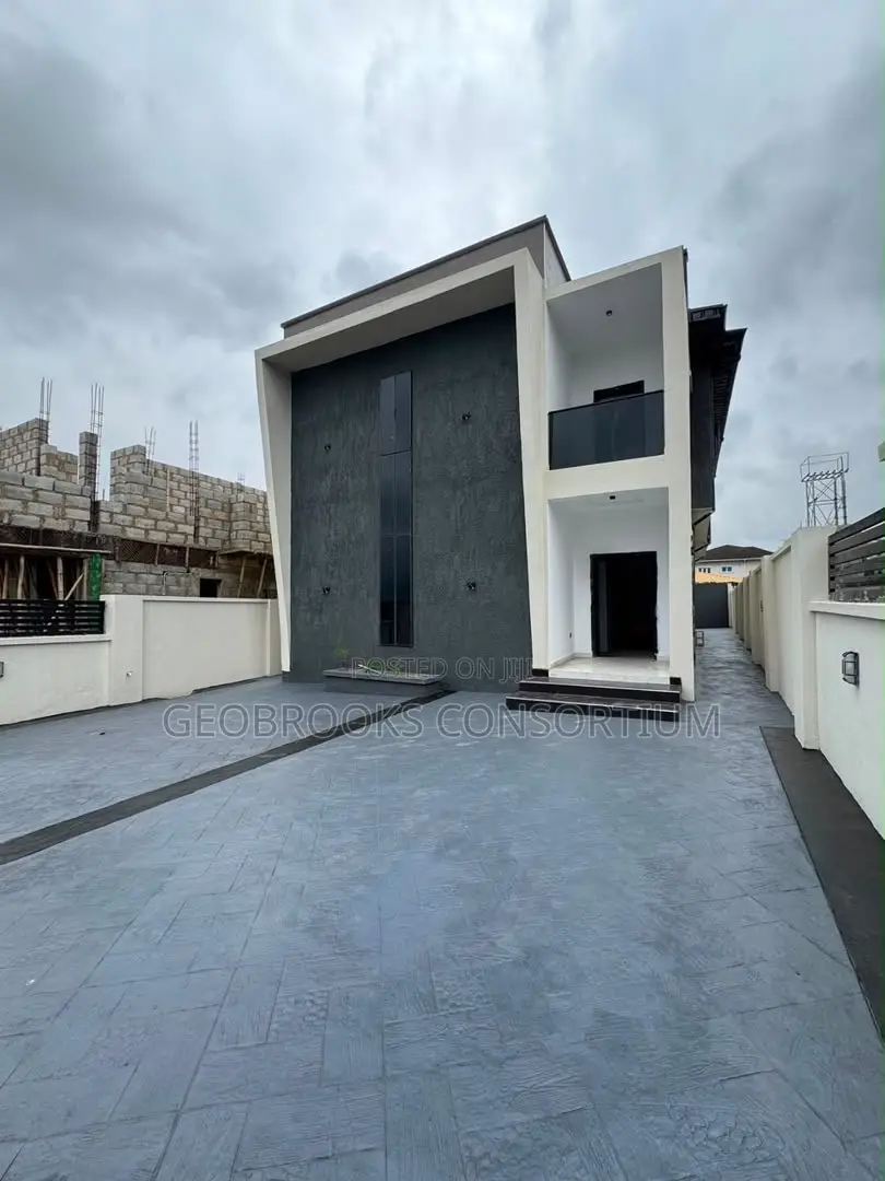 4bdrm Duplex in Alalubosa for sale