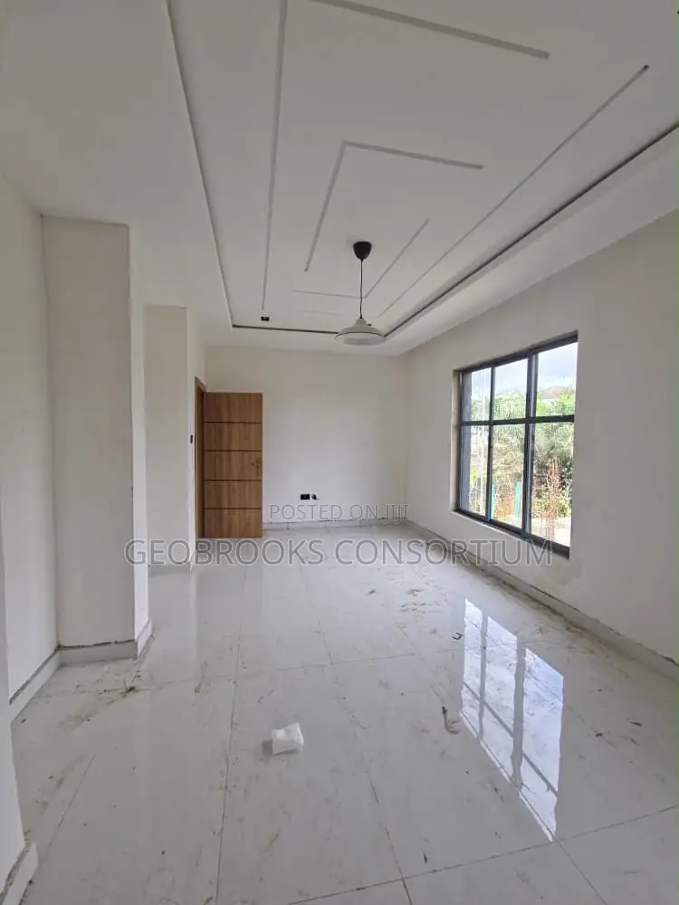 4bdrm Duplex in Alalubosa for sale