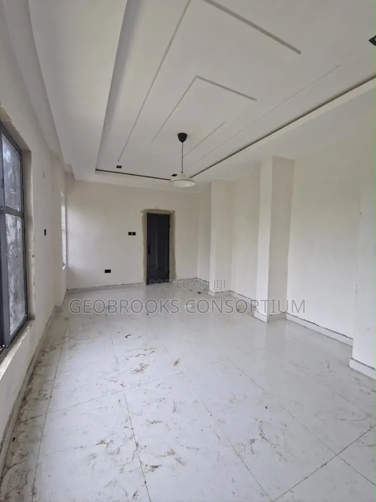 4bdrm Duplex in Alalubosa for sale