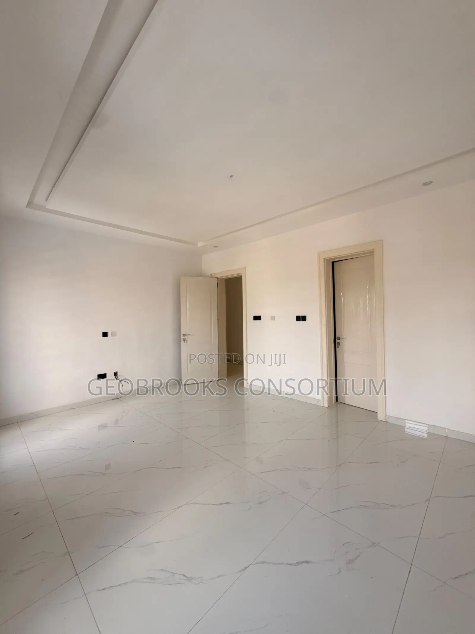 4bdrm Duplex in Agodi for sale