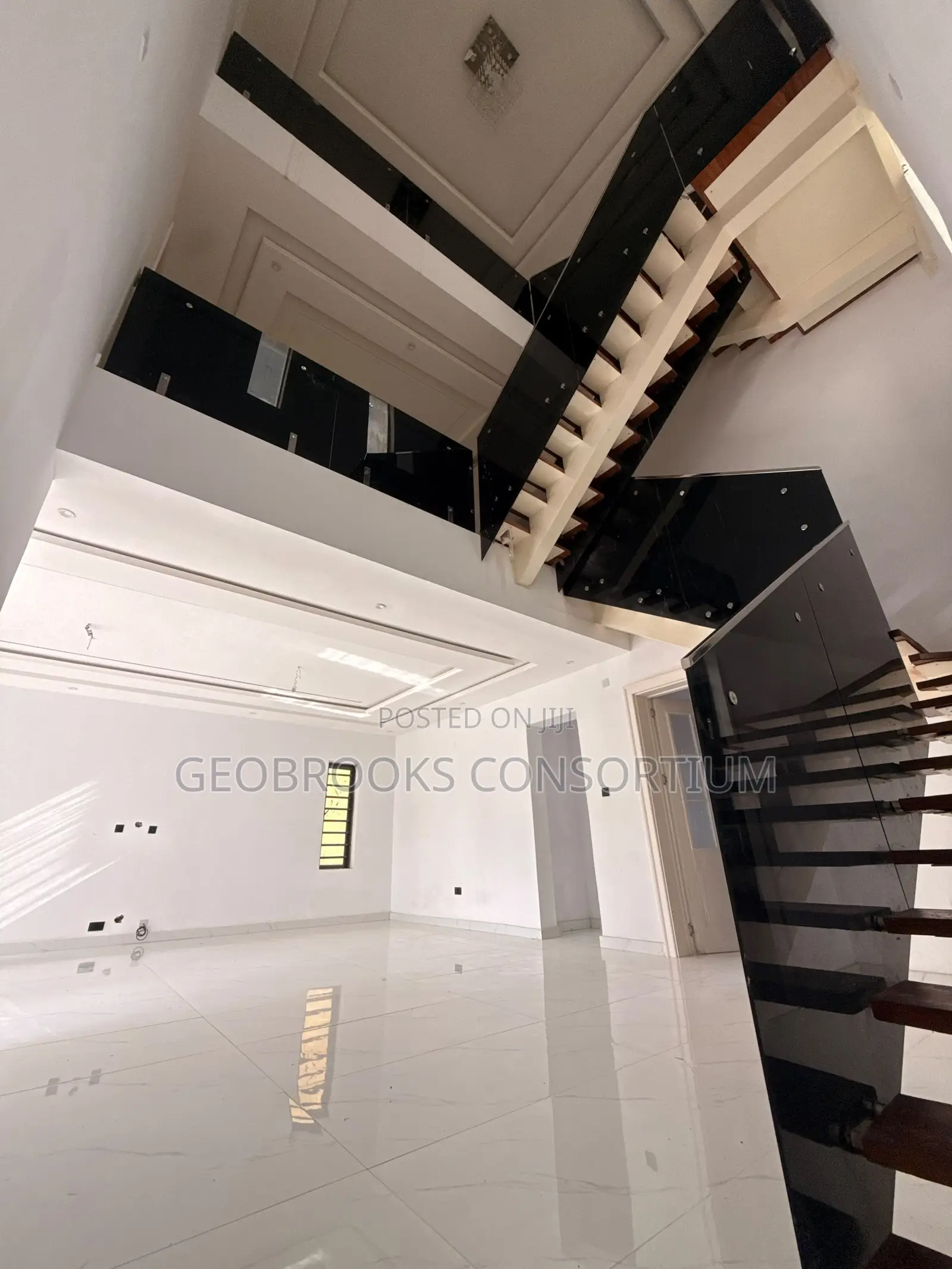 4bdrm Duplex in Agodi for sale