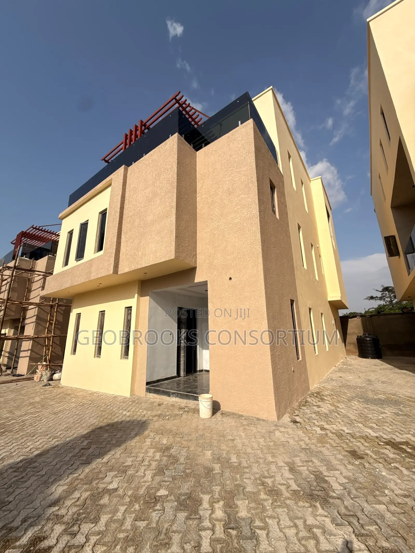 4bdrm Duplex in Agodi for sale