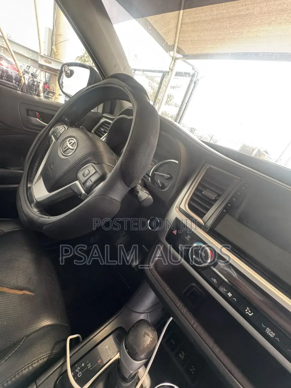 Toyota Highlander XLE 4x4 V6 (3.5L 6cyl 8A) 2017 White