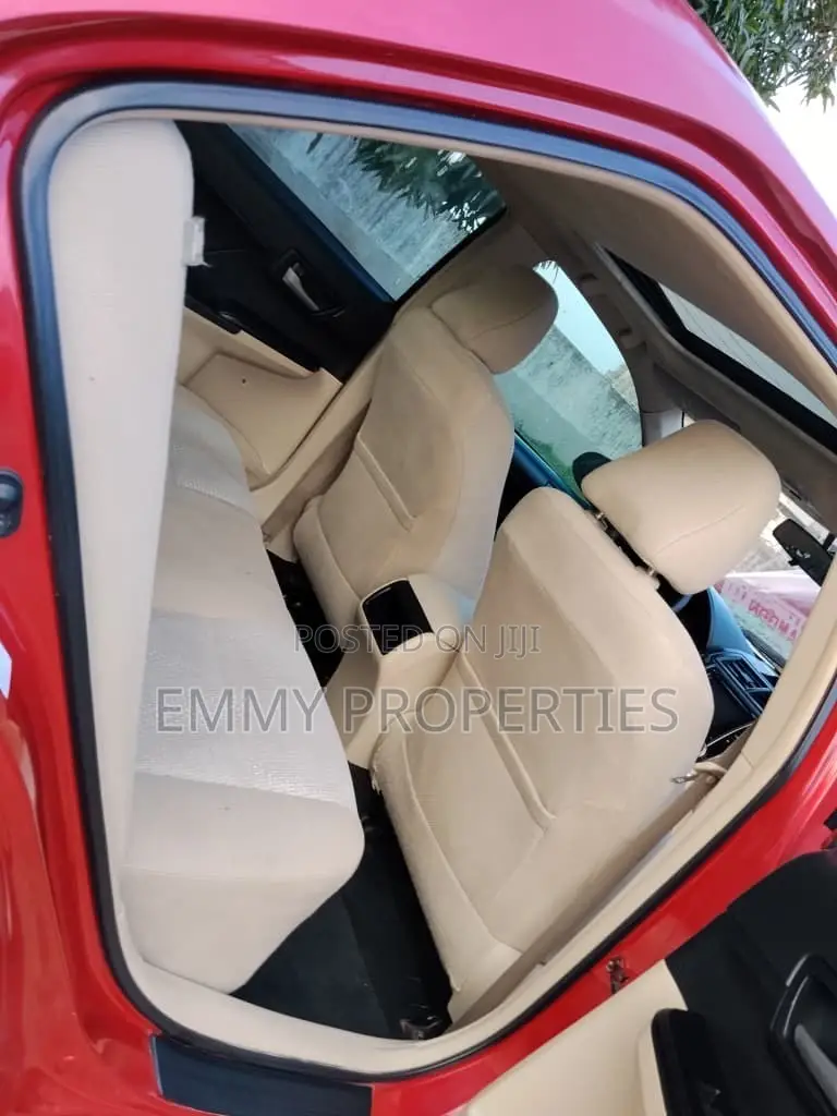 Toyota Camry LE 4dr Sedan (2.5L 4cyl 6A) 2013 Red