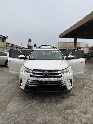 Toyota Highlander XLE 4dr SUV (3.5L 6cyl 6A) 2015 White