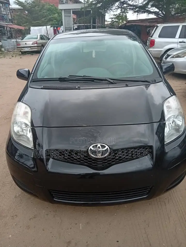 Toyota Yaris Base Hatchback 3dr 2010 Black