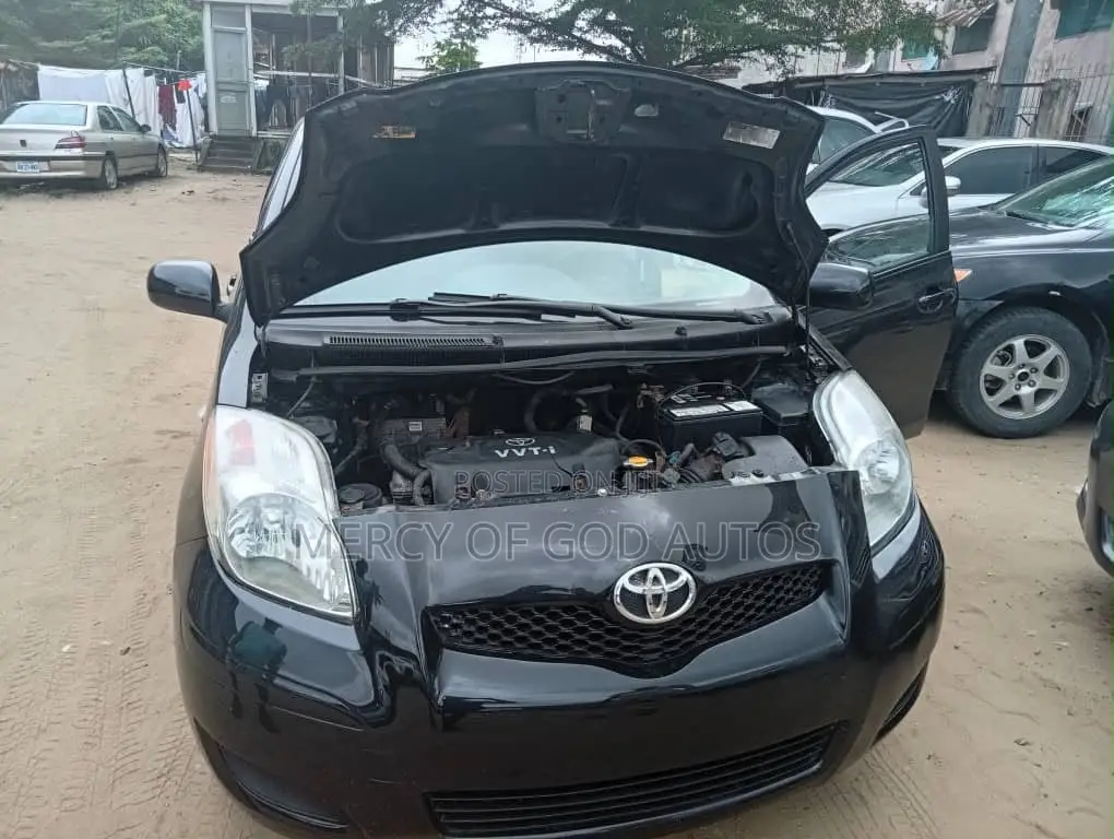 Toyota Yaris Base Hatchback 3dr 2010 Black