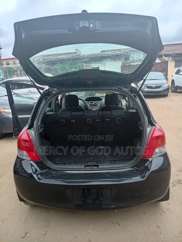 Toyota Yaris Base Hatchback 3dr 2010 Black