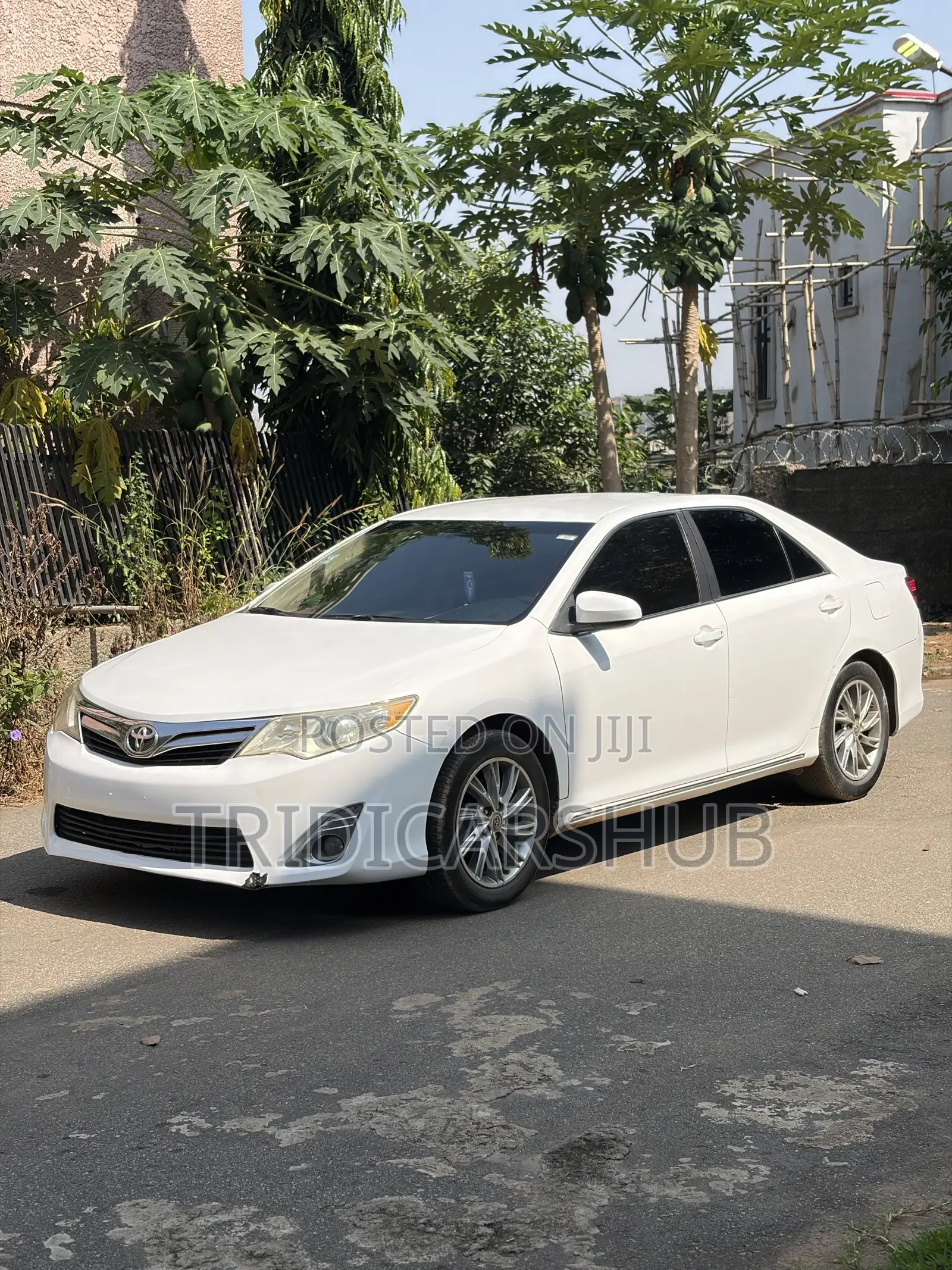 Toyota Camry LE 4dr Sedan (2.5L 4cyl 6A) 2013 White