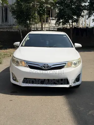 Toyota Camry LE 4dr Sedan (2.5L 4cyl 6A) 2013 White