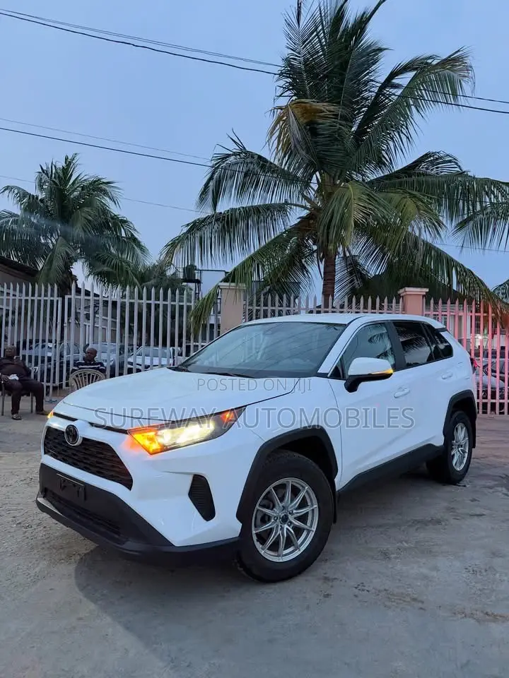 Toyota RAV4 2024 White