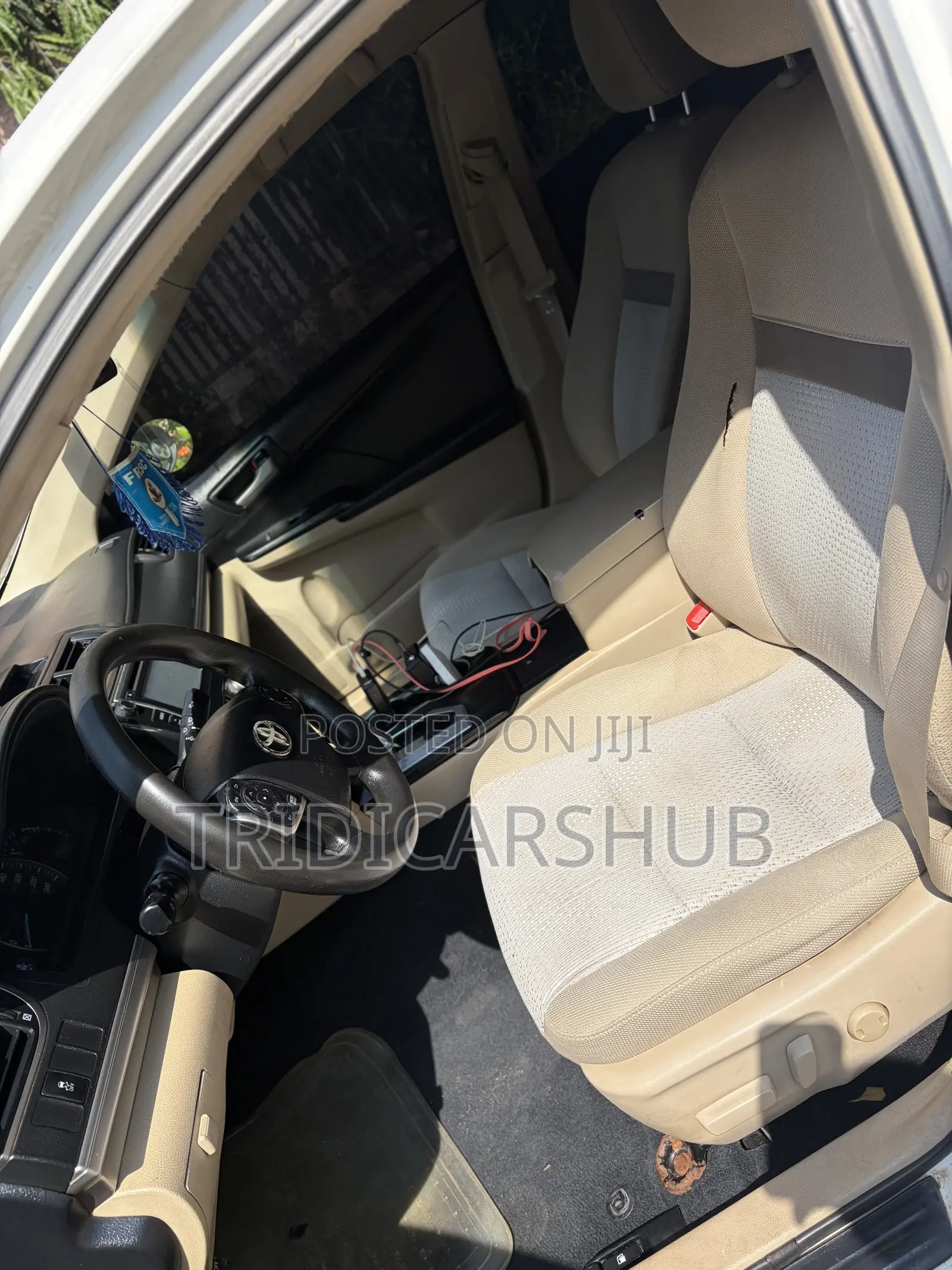 Toyota Camry LE 4dr Sedan (2.5L 4cyl 6A) 2013 White