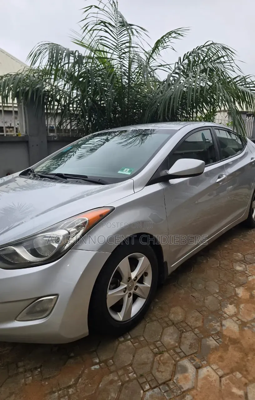Hyundai Elantra 2012 Silver