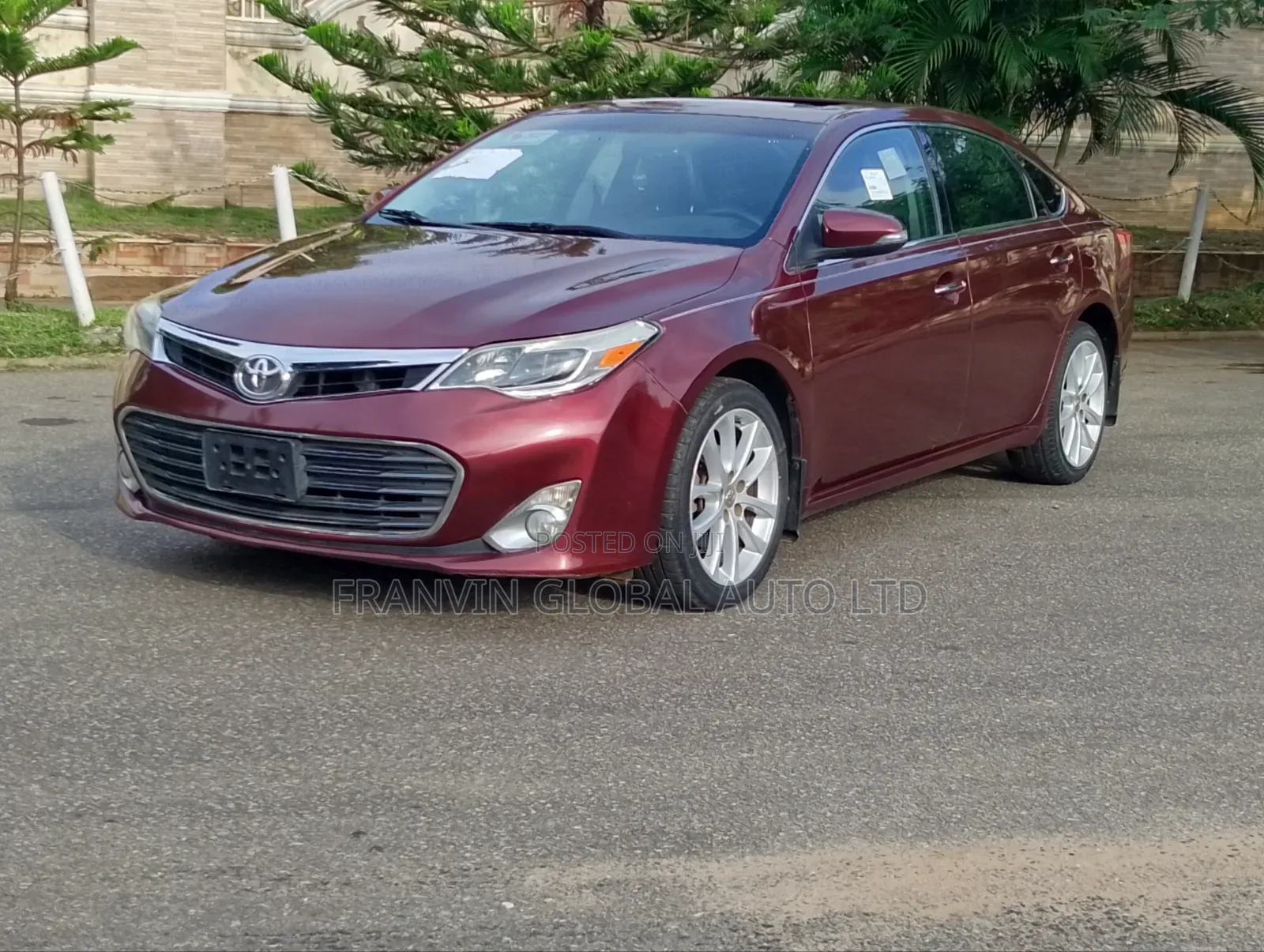 Toyota Avalon XLE Premium Sedan FWD (3.5L 6cyl 6A) 2013 Burgundy
