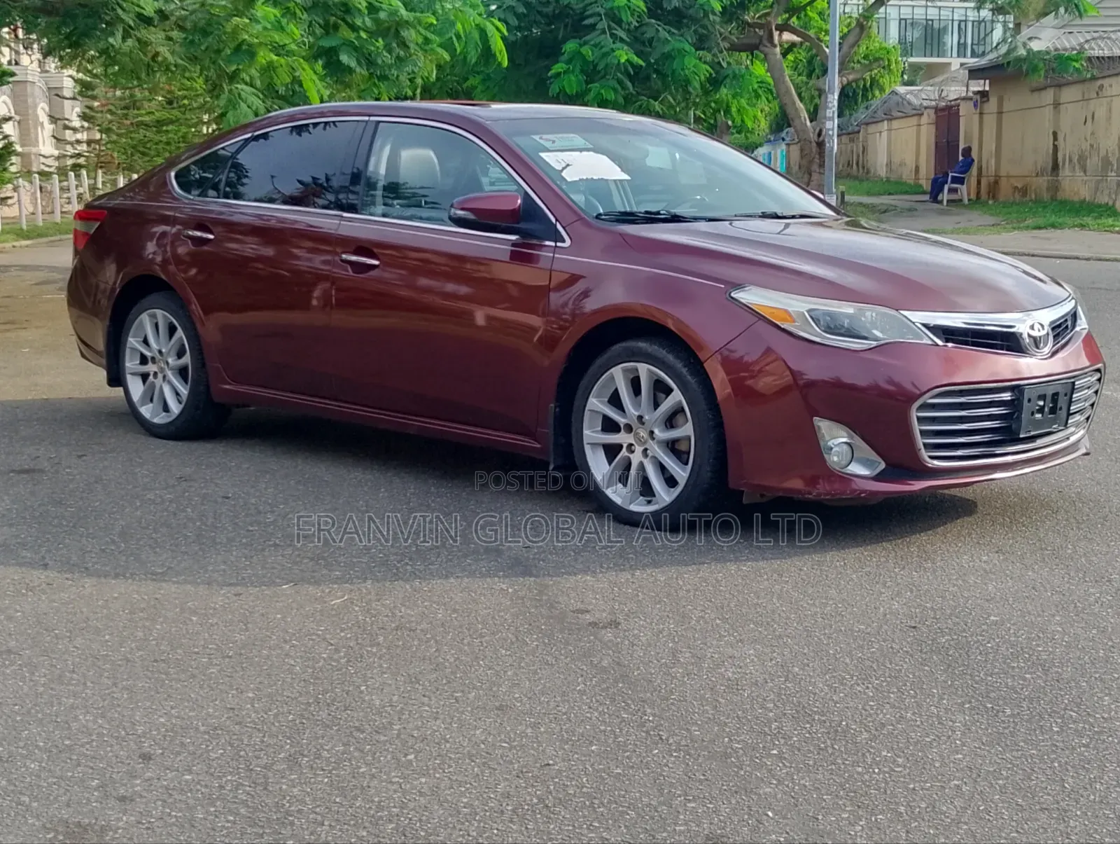 Toyota Avalon XLE Premium Sedan FWD (3.5L 6cyl 6A) 2013 Burgundy