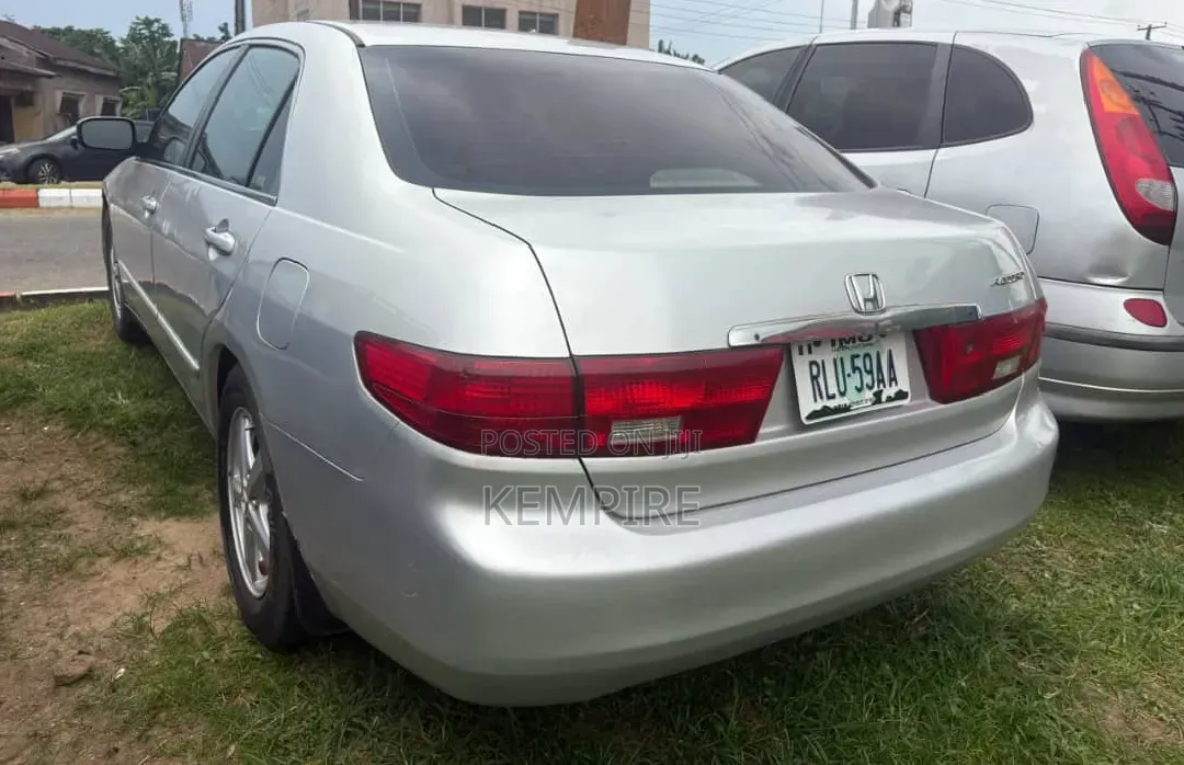 Honda Accord 2005 Silver