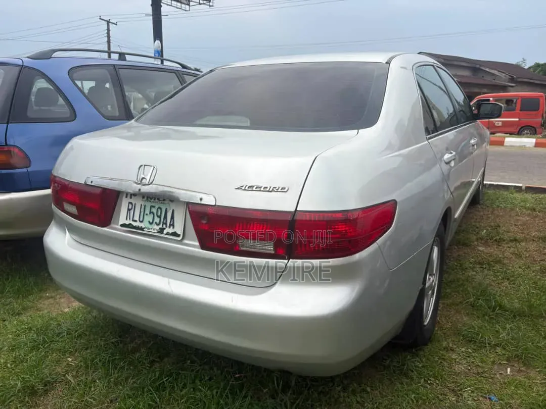Honda Accord 2005 Silver