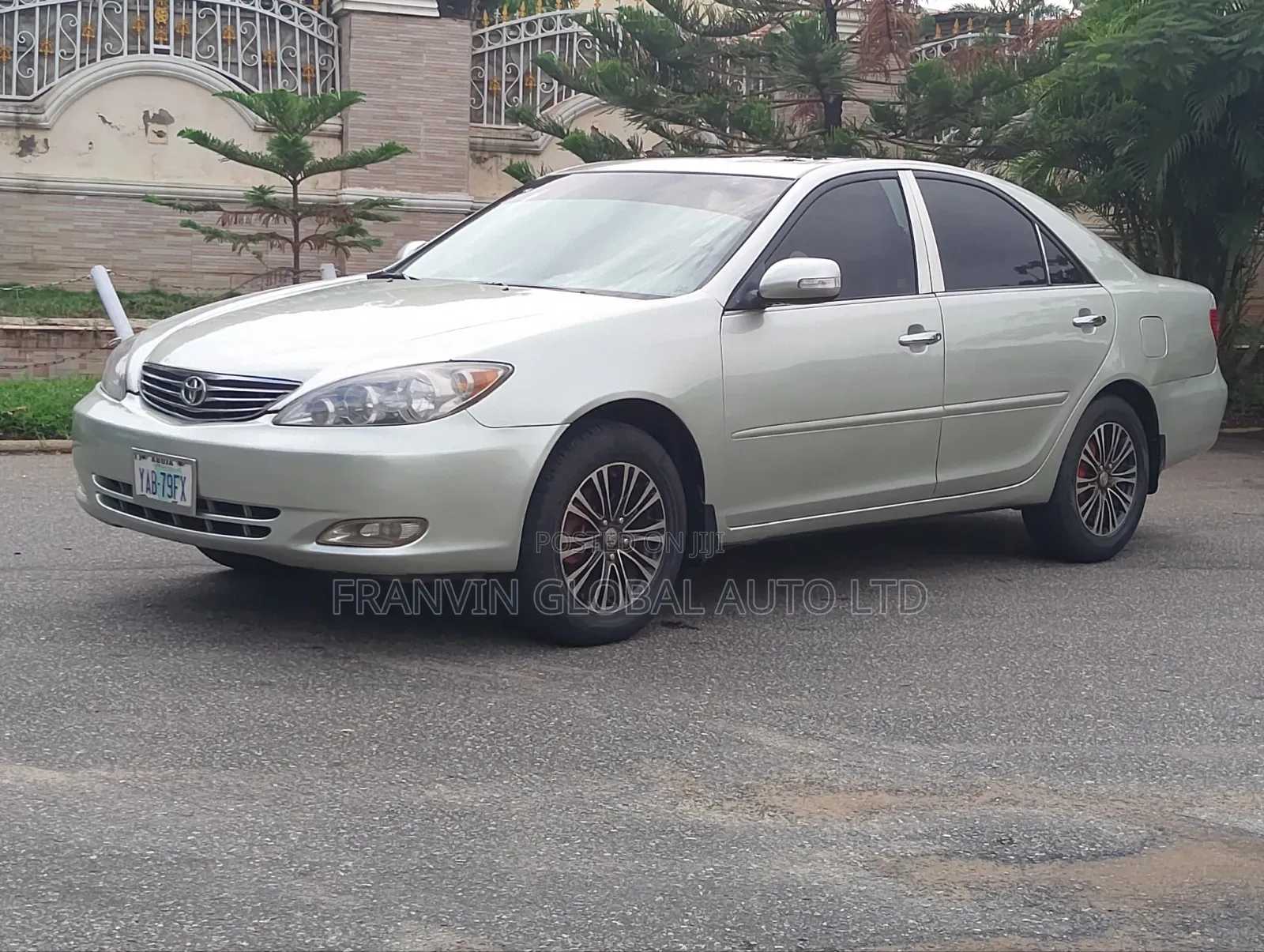 Toyota Camry LE 4dr Sedan (2.4L 4cyl 5M) 2004 Silver