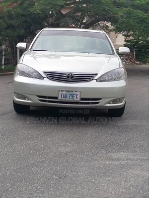 Toyota Camry LE 4dr Sedan (2.4L 4cyl 5M) 2004 Silver